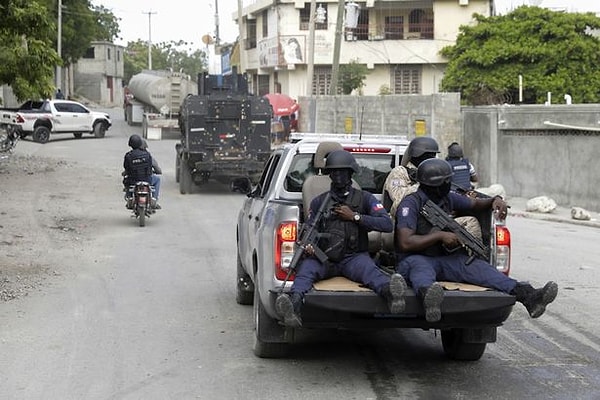 Port-au-Prince yerlileri korku içinde yaşıyor çünkü şehirde bir kaos ve düzensizlik hakim.