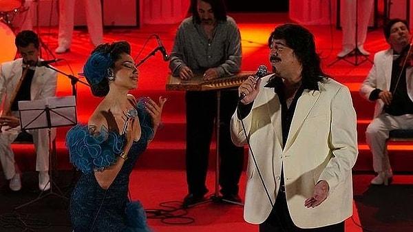 Filmde şarkıları Ata Demirer kendisi seslendirirken, Arzu karakterini canlandıran Özge Özacar'ı müzisyen Melek Büyükçınar seslendirdi.