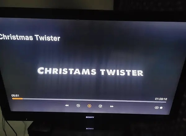 29. Ve son olarak, Christmas Twister'ın ilk sahnesinde başlık, kelimenin tam anlamıyla yanlış yazılmış.