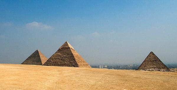 8. Giza piramitleri