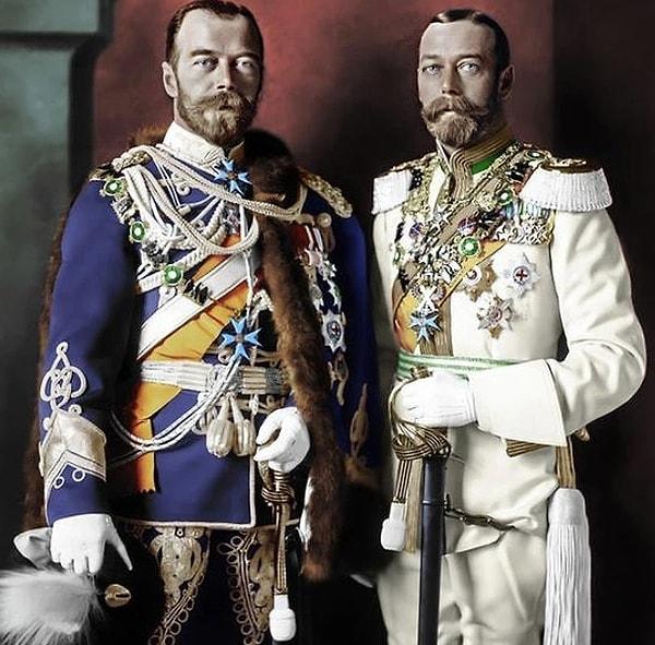 14. Birbirinde ikizi gibi benzeyen Nicholas II ve George V: