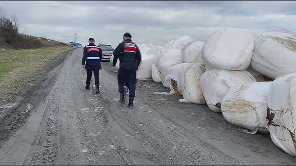 İtfaiye ekipleri tarafından makineden çıkarılan çoban, sağlık ekiplerinin ilk müdahalesinin ardından ambulansla hastaneye kaldırıldı.