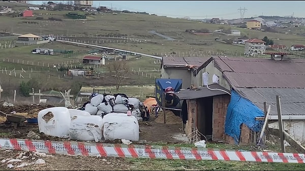 Fatih Mahallesi'nde bulunan bir ahırda çalışan yabancı uyruklu kişi, hayvanlara yem vermek için saat 11.00 sıralarında ayrıştırma makinesini çalıştırdı.