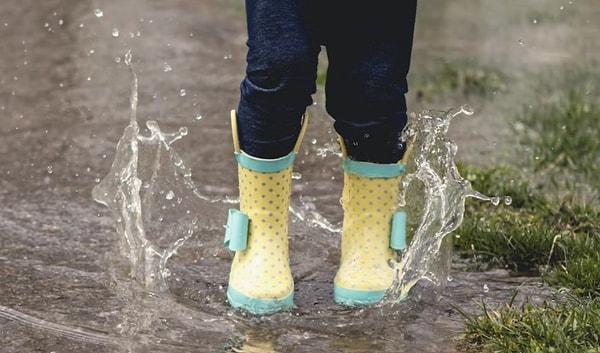 4. Yağmur çizmeleri