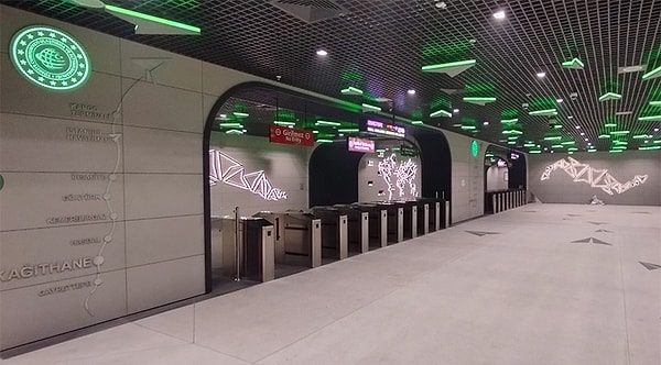 Kağıthane-İstanbul Havalimanı Metro Hattı 34 kilometre uzunluğunda. Metro hattı, 9 istasyonla günlük 800 bin yolcu kapasitesine sahip.