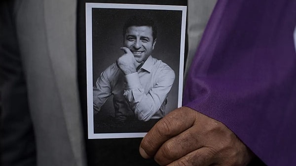 Demirtaş, Twitter'dan avukatı aracılığı ile yaptığı paylaşımları sürdürüyor.