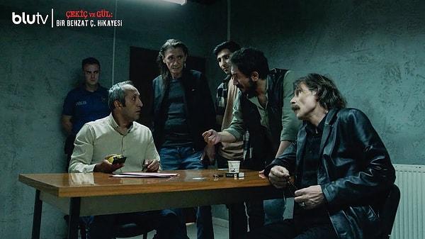 Yönetmenliğini Devrim Yalçın'ın üstlendiği, Erdal Beşikçioğlu'nun başrolünde yer aldığı dizi Emrah Serbes'in aynı adlı romanından uyarlanmıştır.
