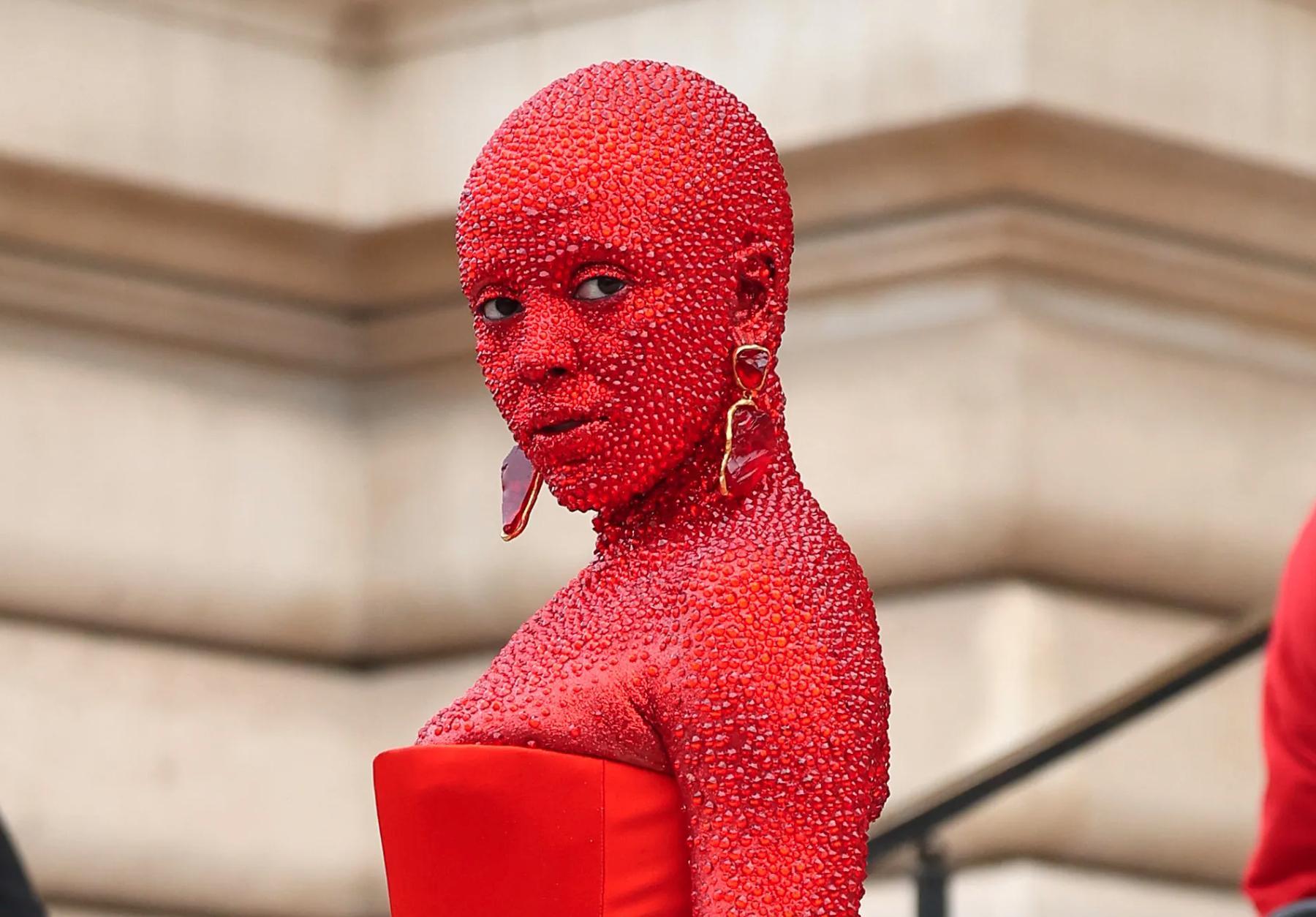Модный показ Скиапарелли, вдохновленный 9 кругами ада Данте, ознаменовал Неделю моды в Париже
