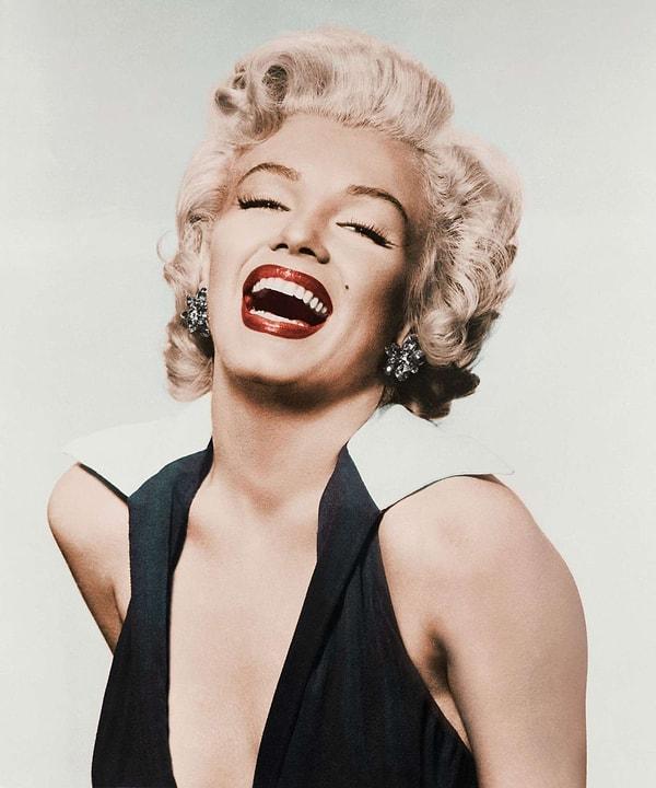 1950'lerde Marilyn Monroe'nun meşhur ettiği kırmızı dudakların aslında modası hiç geçmedi. Ara ara modası geçiyor gibi gözükse de kırmızı dudaklar her zaman moda olmaya devam ediyor.