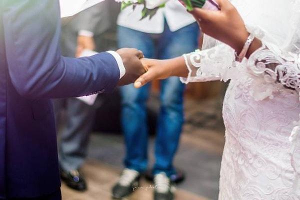 Daily Trust Nijerya’nın haberine göre, gelinin ailesi damat tarafının verdiği başlık parasındaki nakitlerin sahte olduğunu iddia ederek düğünü iptal etti.