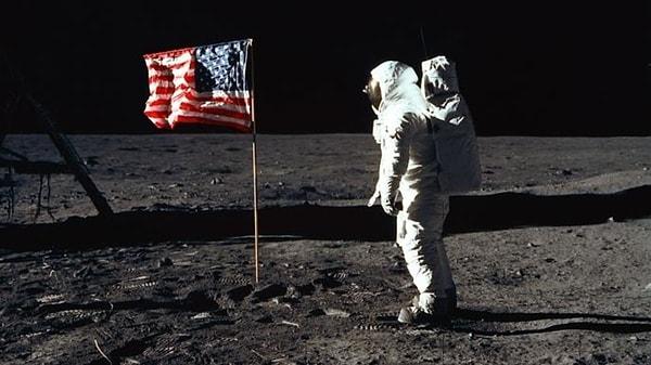 Ay'a ilk kez ayak basan astronot Neil Armstrong'u mutlaka duymuşsunuzdur.