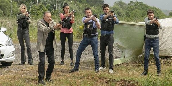 En son 18 Kasım 2022 tarihinde ekranlara gelen dizinin uzun süre yeni bölümleri yayınlanmamıştı. Daha sonra yapımcı Türker İnanoğlu'nun rahatsızlığı sebebiyle diziye 45 günlük ara verildiği açıklanmıştı.