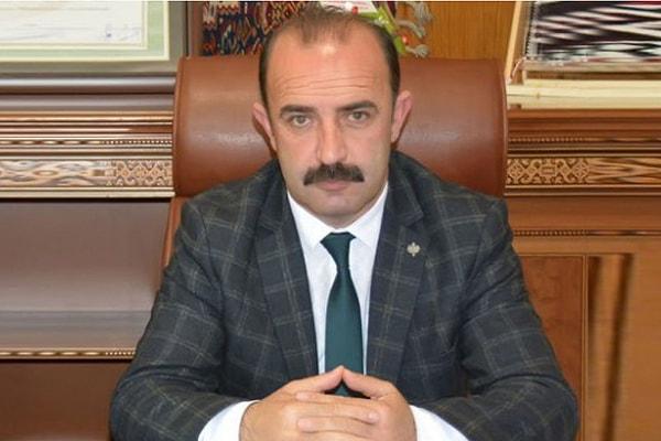 Terör soruşturması kapsamında görevden alınıp hakkında dava açılan eski Hakkari Belediye Başkanı HDP'li Cihan Karaman, karar duruşmasında hakim karşısına çıktı.
