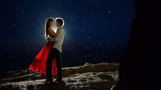 Sevgililer Gününde Sevdiğinizle Özel Anlarınıza Eşlik Etmesi Gereken Şarkılar