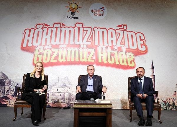Programda gençlerle bir araya gelen Erdoğan, altılı masayla ilgili "Size rağmen milletim hem aday yapacak hem de cumhurbaşkanı yapacak." ifadelerini kullandı.