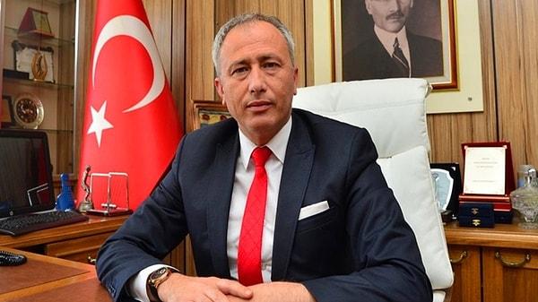 İYİ Partili Gökçeada Belediye Başkanı Ünal Çetin, 'yolsuzluk ve rüşvet' iddiasıyla düzenlenen operasyonda gözaltına alındı.