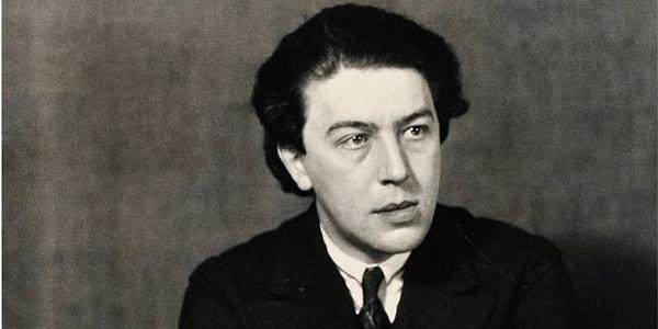 Şair André Breton tarafından 1924'te Paris'te ortaya çıkan sürrealizm, sanatsal ve edebi bir hareketti. Bu akım akıl ve bireyciliği savunur.