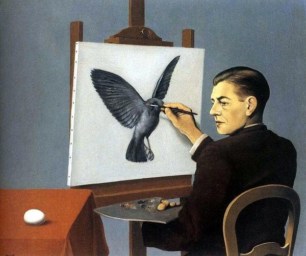 Dalí ve René Magritte gibi sanatçılar yaşamın ötesindeki tuhaf bir dünyaya açılan rüya benzeri görünümler yarattılar. Magritte'in La Clairvoyance (1936) adlı eserinde bir sanatçının bir masanın üzerinde duran bir yumurtaya bakarken uçan bir kuşu resmettiği bir rüya veya halüsinasyon durumu vardır.