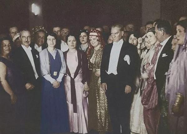 Atatürk önderliğinde Cumhuriyet baloları