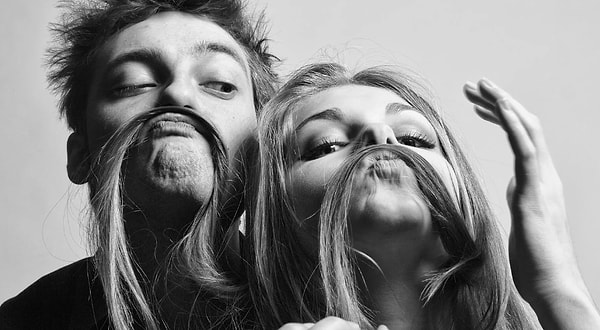 9. Когда в компании становится совсем скучно, я чувствую, что обязан(а) что-то сделать, чтобы развеселить других.