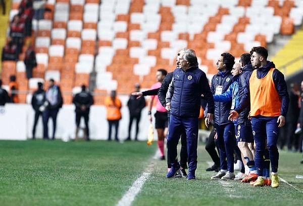 Bol aksiyona sahne olan maçta, tartışmalı hakem kararları maçın önüne geçti. Fenerbahçe teknik direktörü Jorge Jesus, maçın bitiminin ardından kırmızı kart gördü.