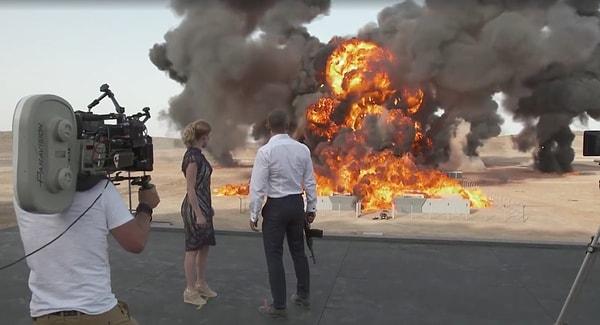 1. Blofeld'in 'Spectre' üssünün dumanlar içinde kalması (2015)