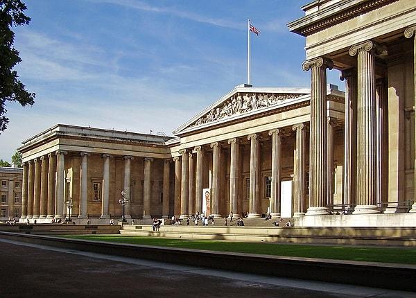 Londra’da yer alan British Museum tam olarak bu nedenden ötürü krallığın sömürgesi altına giren onlarca ülkenin tarihi parçalarına ev sahipliği yapıyor!