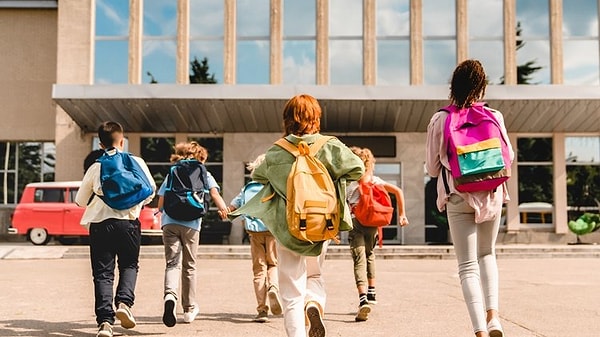 İkinci velimiz ise aynı okulun 3 yaş anaokuluna ilk defa kayıt yaptırmak isteyen biri. Kayıt görüşmesi için okula gidiyor ve duydukları karşısında nasıl şoke olduğunu şu sözlerle anlatıyor: