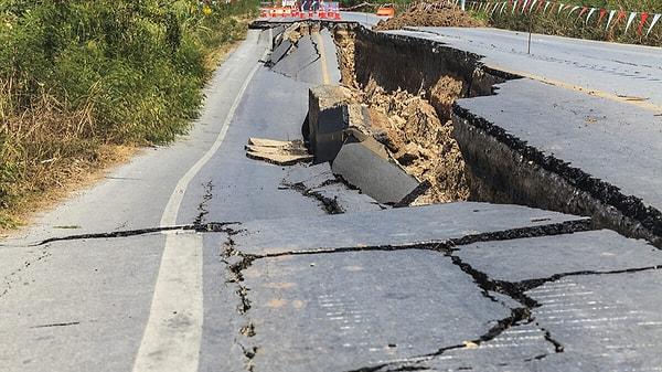 6 Şubat 2023 Pazartesi günü Kahramanmaraş'ta yaşanan 7.7 ve 7.6 büyüklüğündeki depremlerin ardından artçı sarsıntılar devam ediyor.