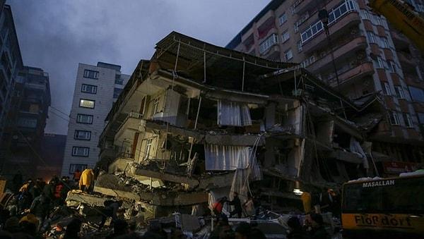 Türkiye güne bir felaketle uyandı. Kahramanmaraş merkezli 7,4 büyüklüğündeki deprem birçok ilde etkili olarak geniş bir alanda büyük bir yıkıma yol açtı.