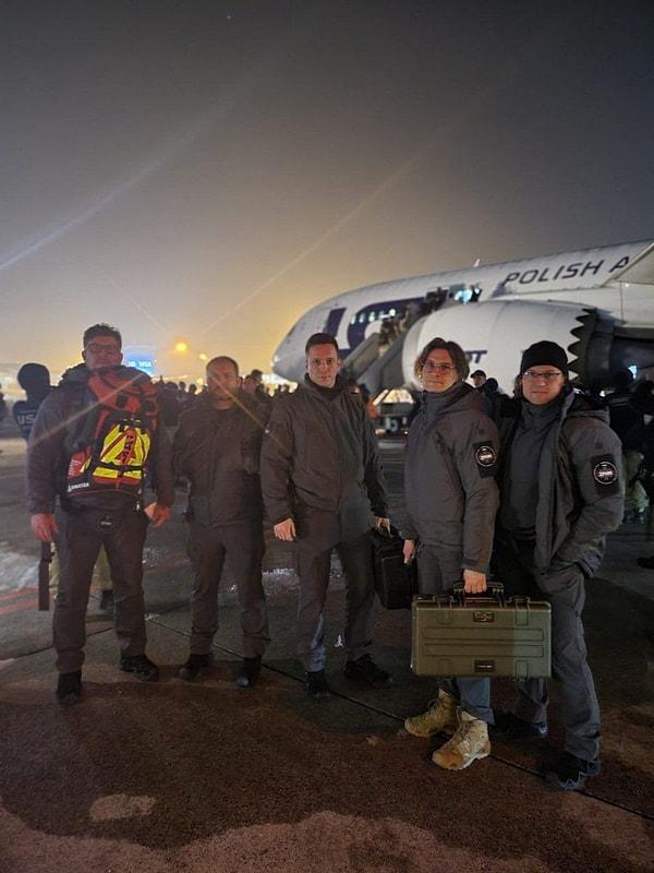 Polonya'dan gelen ekip de gece saatlerinde Gaziantep'e ulaştı.