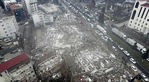 Kahramanmaraş'ta meydana gelen 7.7 ve 7.5 büyüklüğündeki iki deprem tüm Türkiye'nin ciğerini yaktı. Binlerce vatandaşın uykusunda yakalandığı deprem 10 ilde etkili oldu.