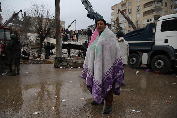 Gençlik ve Spor Bakanı Mehmet Kasapoğlu, sosyal medya hesabından yaptığı paylaşımla depremzedelere hizmet veren tesisleri paylaştı.