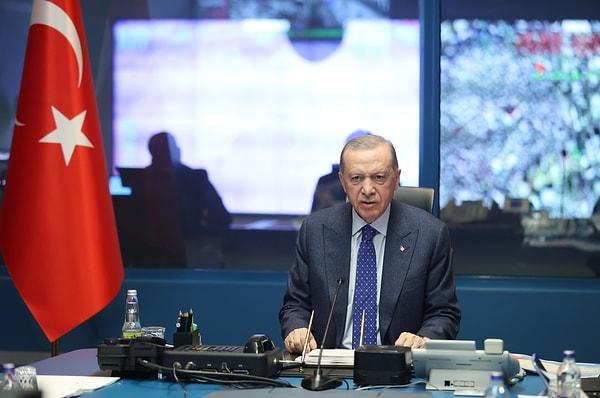 13.29 - Cumhurbaşkanı Recep Tayyip Erdoğan, depremin merkez üssü Kahramanmaraş'ta vefat edenlerin sayısını 8 bin 574 olarak açıkladı.