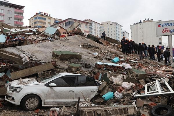Türkiye 6 şubat günü korkunç bir depremle uyandı. Kahramanmaraş'ın Pazarcık ilçesinde saat 04.17'de şiddetli bir deprem meydana geldi.