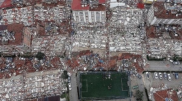 6 Şubat Pazartesi günü Türkiye bir felakete uyandı, Kahramanmaraş'ta saat 04.17'de 7.7 şiddetinde bir deprem meydana geldi.