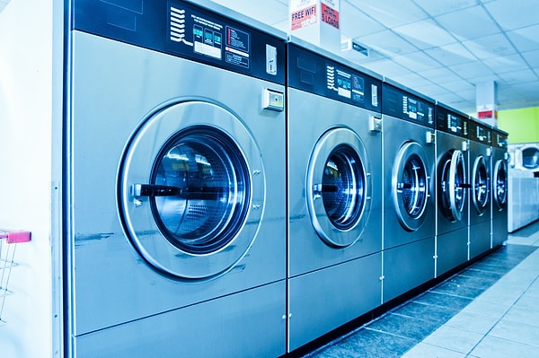 Önden kapaklı çamaşır makineleri daha az su ve enerji tüketir.