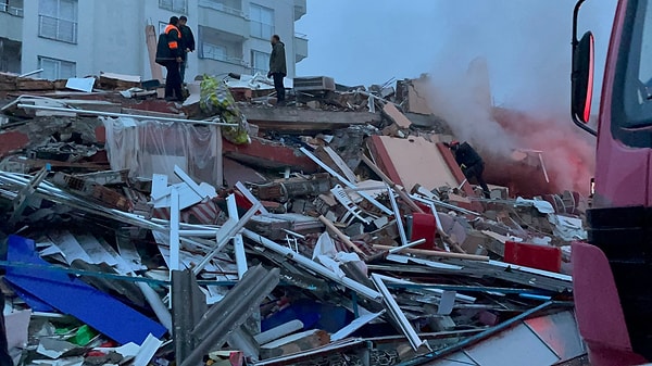 Depremin vurduğu Hatay'da üzüntü, umut ve ilginç hayat hikayeleri birlikte yaşanıyor.