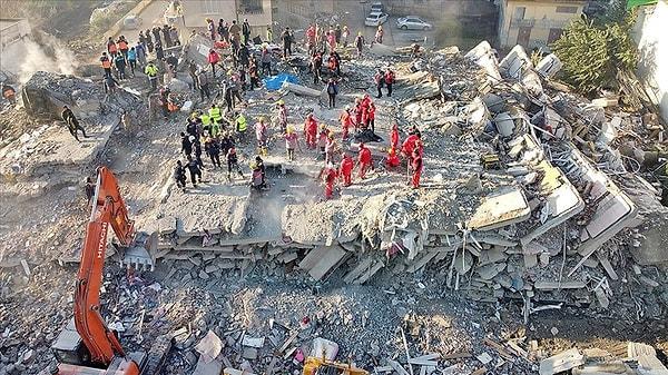 Depremden etkilenen bölgenin yapısı ve felaketin büyüklüğü koordinasyonu zorlaştırırken, Türkiye'de yaşanan önceki felaketler STK'ların bu konuda ne kadar önemli olduğunu, organizasyonun hayati olduğunu, dayanışmanın olmazsa olmaz olduğunu göstermişti.