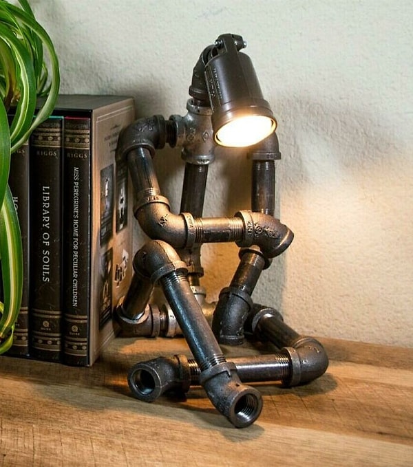 8. Лампа-мыслитель