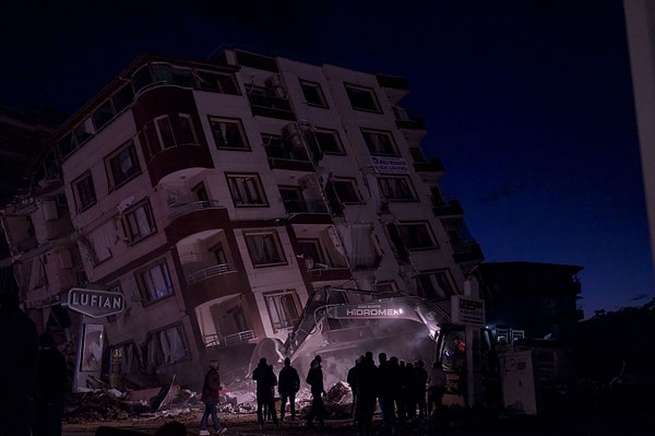 Güneydoğu'da yaşanan iki büyük depremden sonra akademisyenlerin açıklamaları gündem oldu.