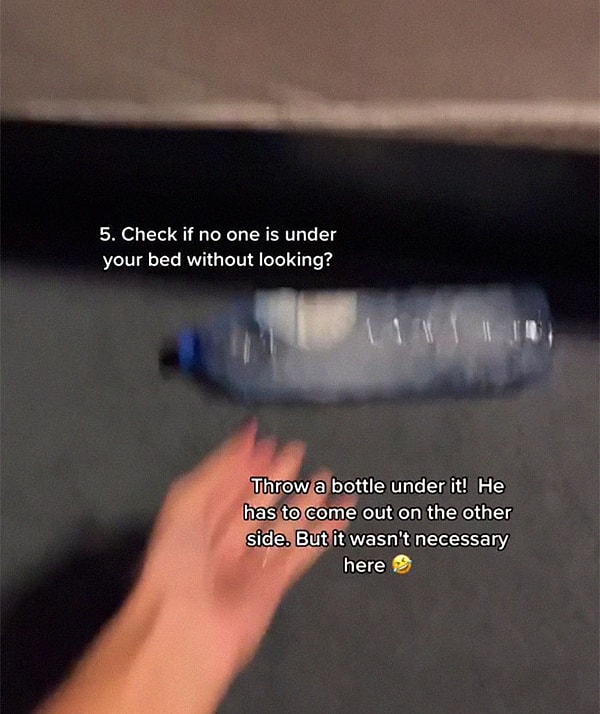 Как проверить, нет ли кого под вашей кроватью, не заглядывая? Бросьте под кровать бутылку с водой! Она должна выйти с другой стороны.