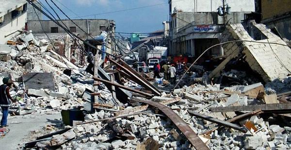 7,7 ve 7,6 büyüklüğündeki iki depremle Kahramanmaraş ve 9 ili daha etkileyen depremin ardından bu şehirlerin genelinde neredeyse sağlam kalan bina kalmadı.