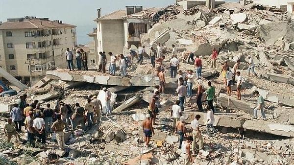 Hepsinin yıkıcı sonuçları olsa da tarihe ve hafızalarımıza kazınan en büyük deprem 17 Ağustos 1999'da meydana geldi.