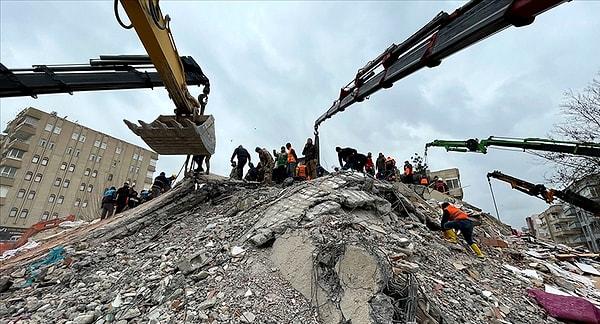 Gaziantep Cumhuriyet Başsavcılığınca, kentte deprem nedeniyle yıkılan binalarla ilgili başlatılan soruşturma sürüyor.