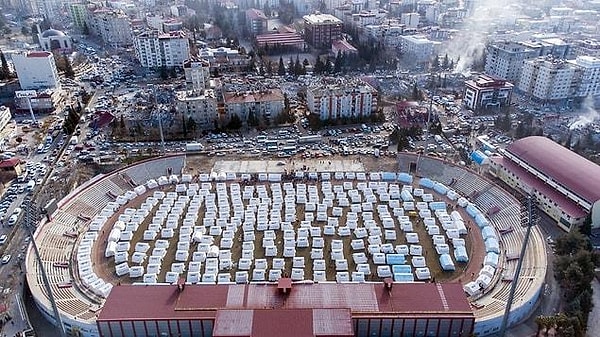 Başta merkez üssü Kahramanmaraş olmak üzere depremden büyük ölçüde zarar gören Hatay ve Gaziantep gibi çevre illerimizde de çadır kentler kuruldu.