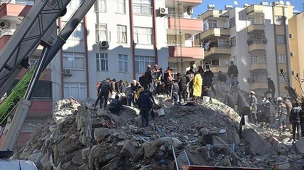 Türkiye'nin Güney Doğu'sunu yerle bir eden deprem binlerce vatandaşımızı hayattan koparttı. Kayıplarına ağlayan Türkiye'ye birçok ülkeden destek geliyor.