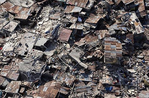 5. 2010 Haiti depremi - 12 Ocak 2010 - Haiti - 316 bin can kaybı