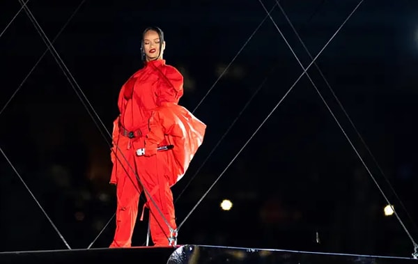 Выступление Рианны на Супербоуле LVI можно назвать незабываемым по многим причинам, но среди них есть главная