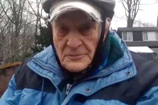 90 yaşındaki Peter Burkhardt ile tanışın: Hollandalı adam her gün bakımevinde kalan eşini ziyaret etmek için 17 kilometre yol gidiyor.